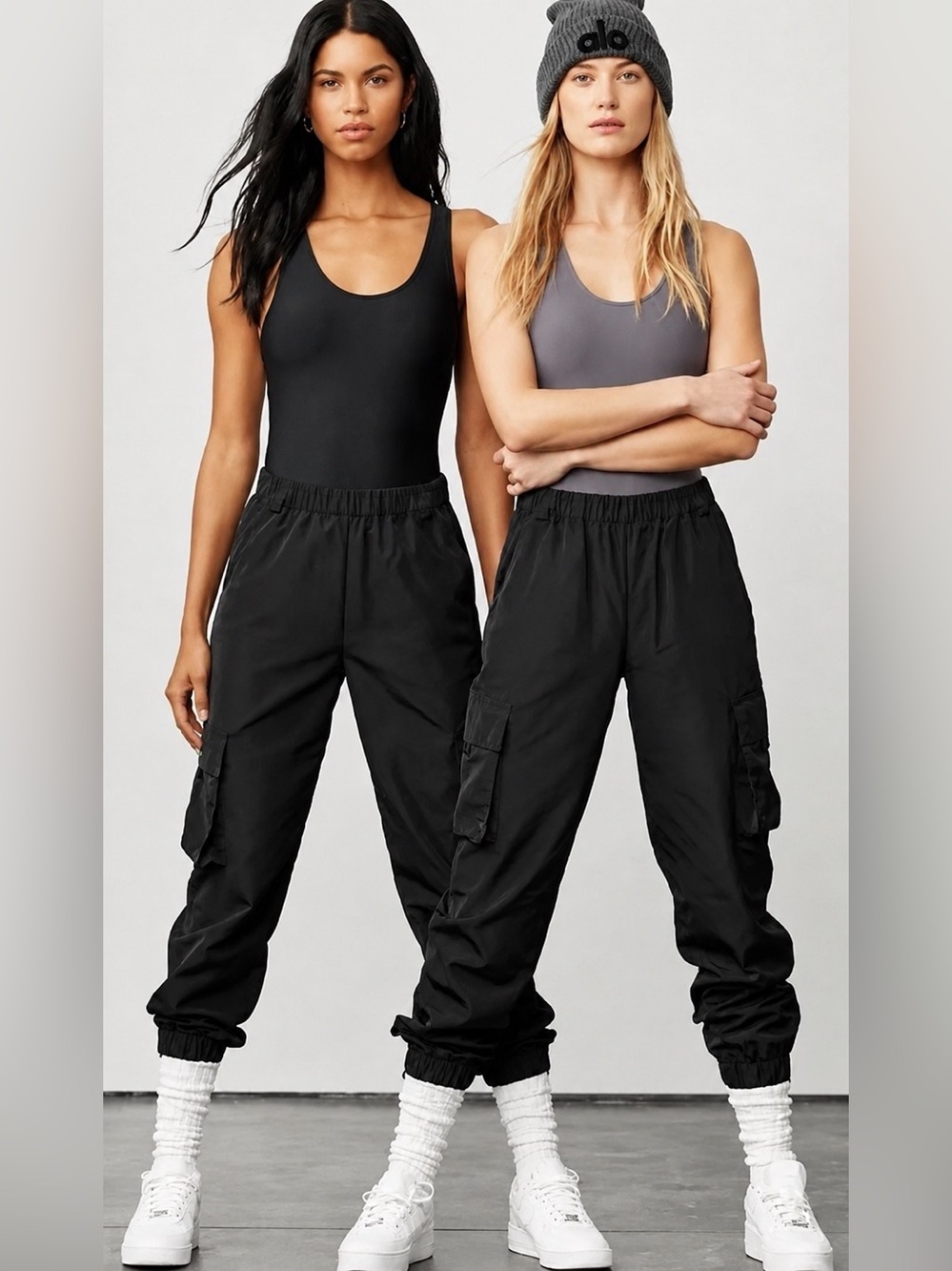Alo Yoga It Girl Cargo Pants Size Small Black Rare Style 🦄